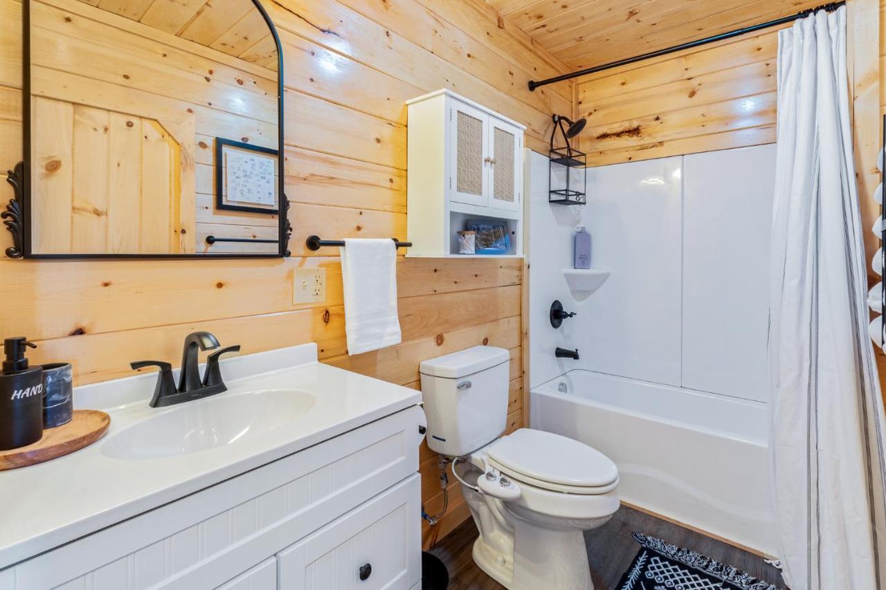 Honey Bee Hideaway Villa Rogers Ngoại thất bức ảnh